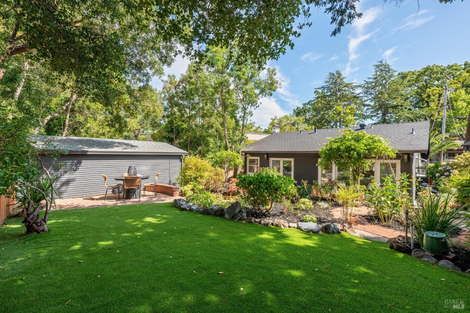 Detail Gallery Image 36 of 46 For 20 Scenic Rd, Fairfax,  CA 94930 - 2 Beds | 1 Baths