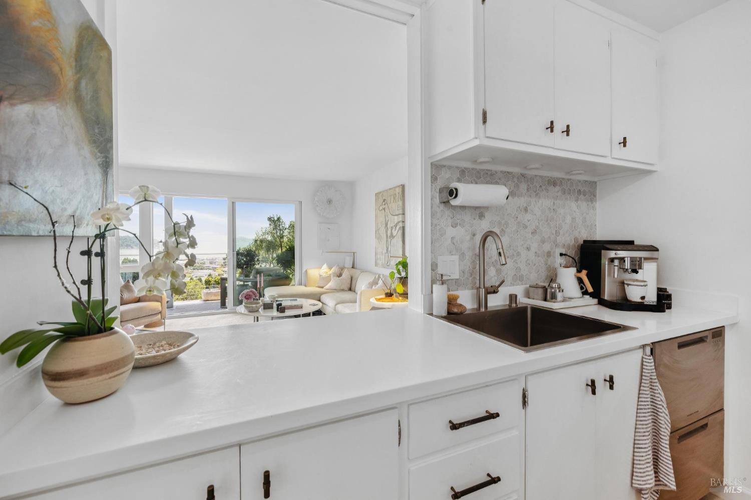 Detail Gallery Image 7 of 30 For 45 Harbor Oak Dr #14,  Tiburon,  CA 94920 - 1 Beds | 1 Baths