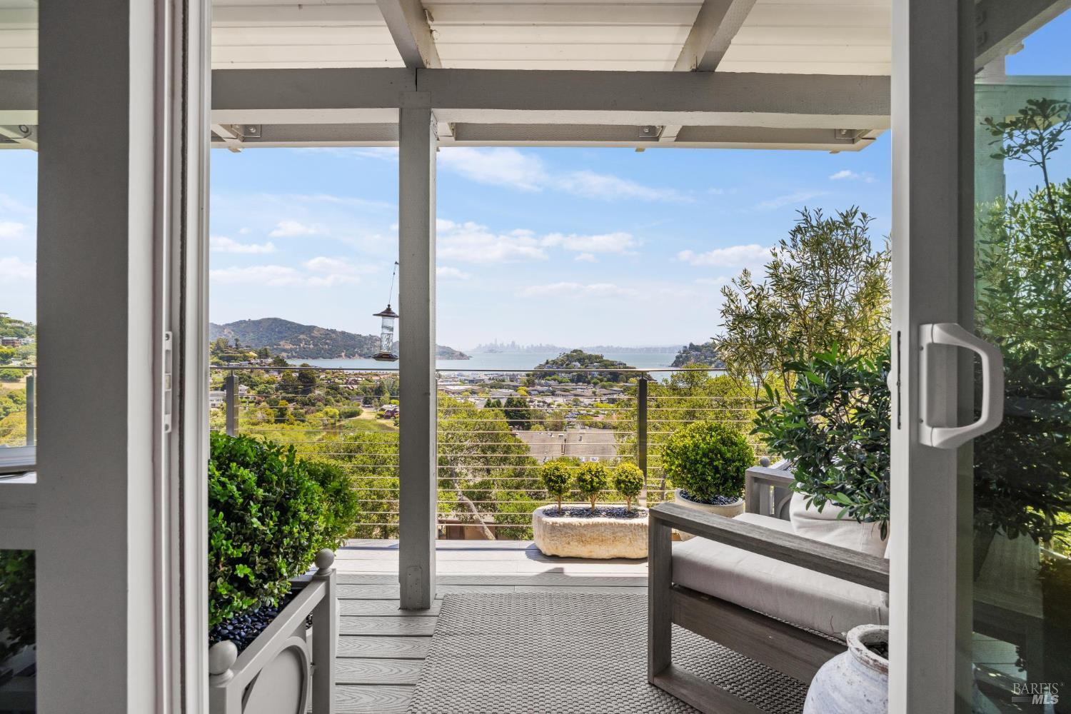 Detail Gallery Image 2 of 30 For 45 Harbor Oak Dr #14,  Tiburon,  CA 94920 - 1 Beds | 1 Baths