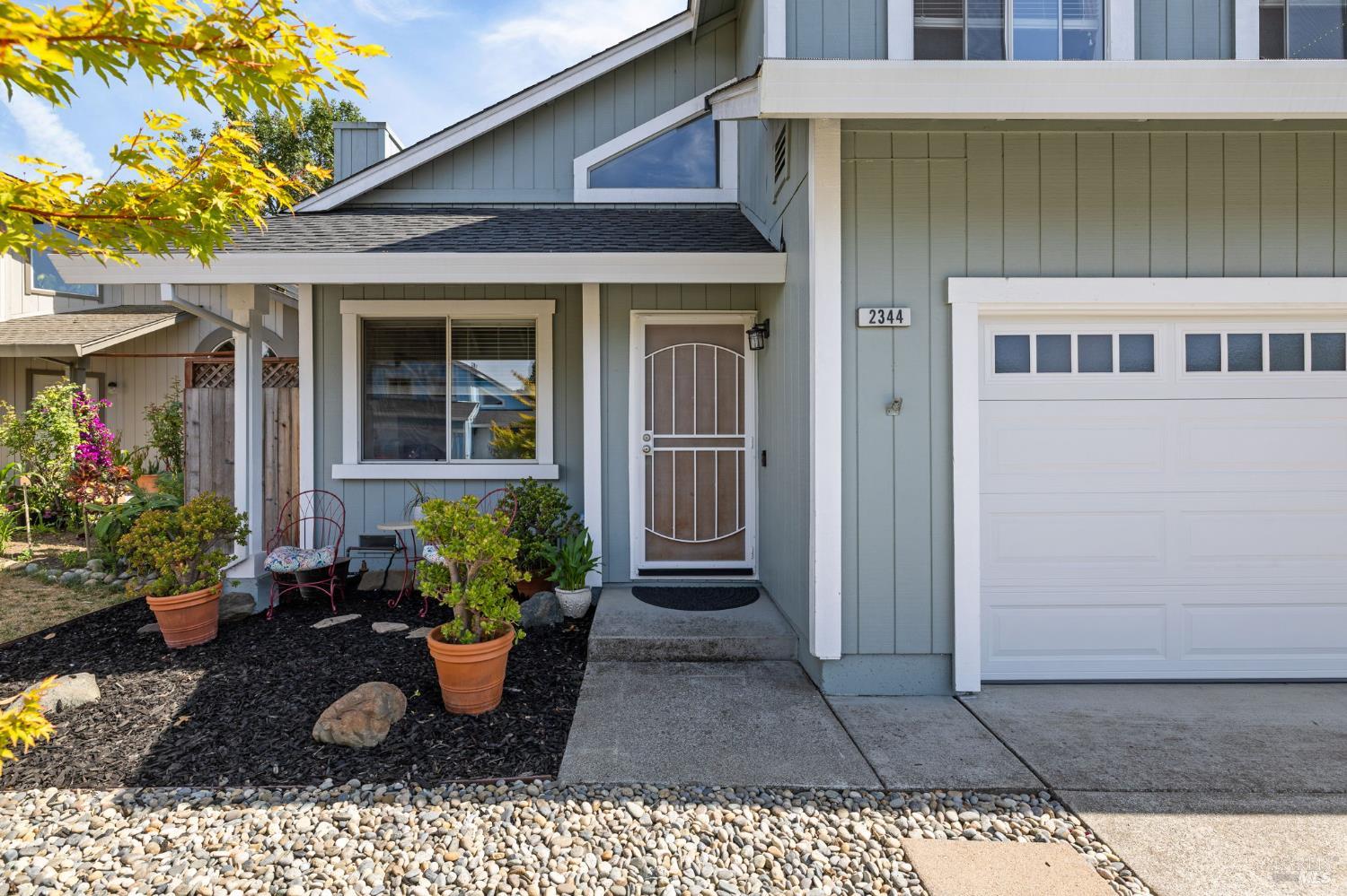 Detail Gallery Image 5 of 48 For 2344 Donahue Ave, Santa Rosa,  CA 95401 - 3 Beds | 2/1 Baths