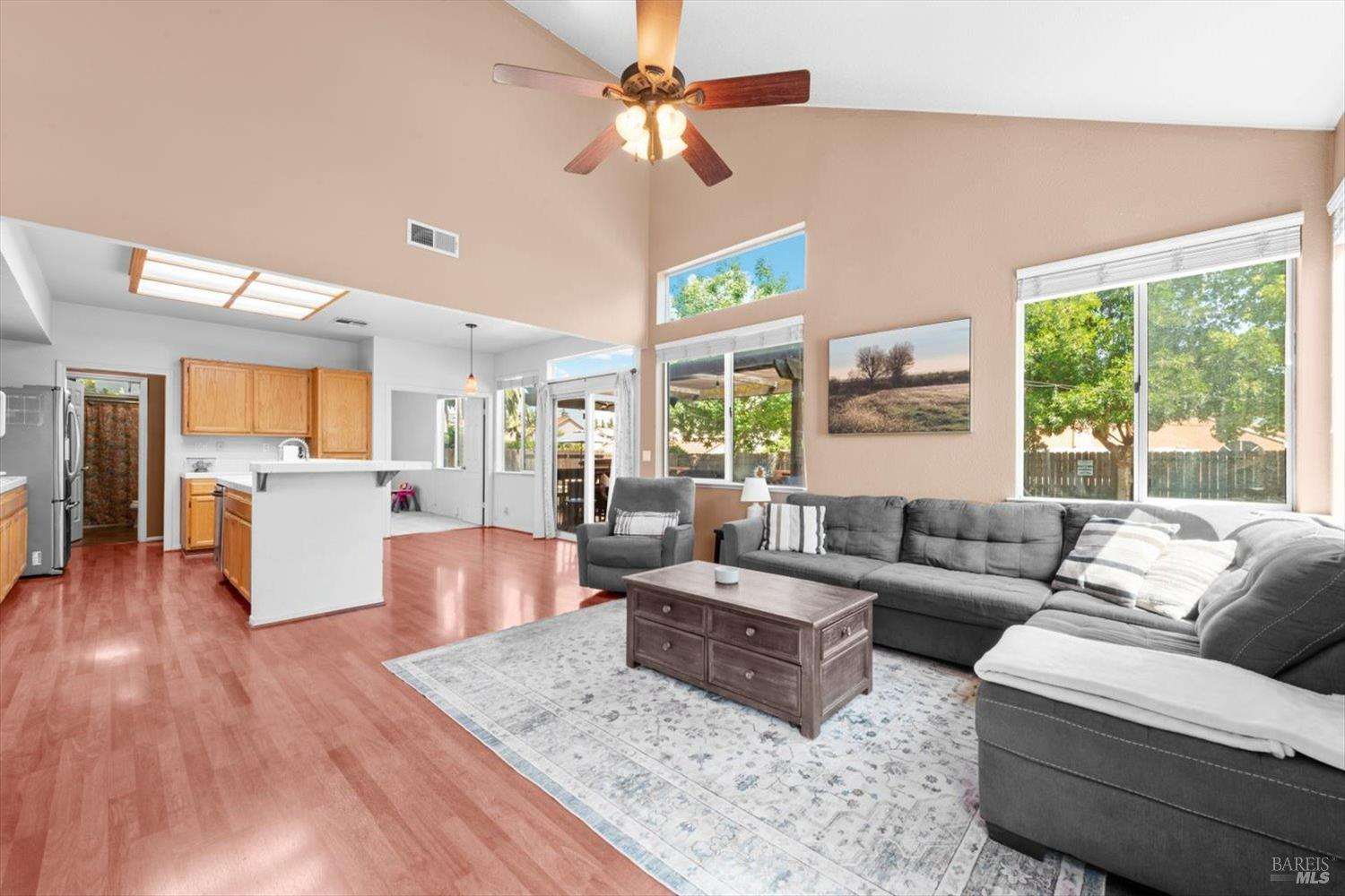 Detail Gallery Image 11 of 63 For 273 Lisburn Way, Vacaville,  CA 95688 - 5 Beds | 3 Baths