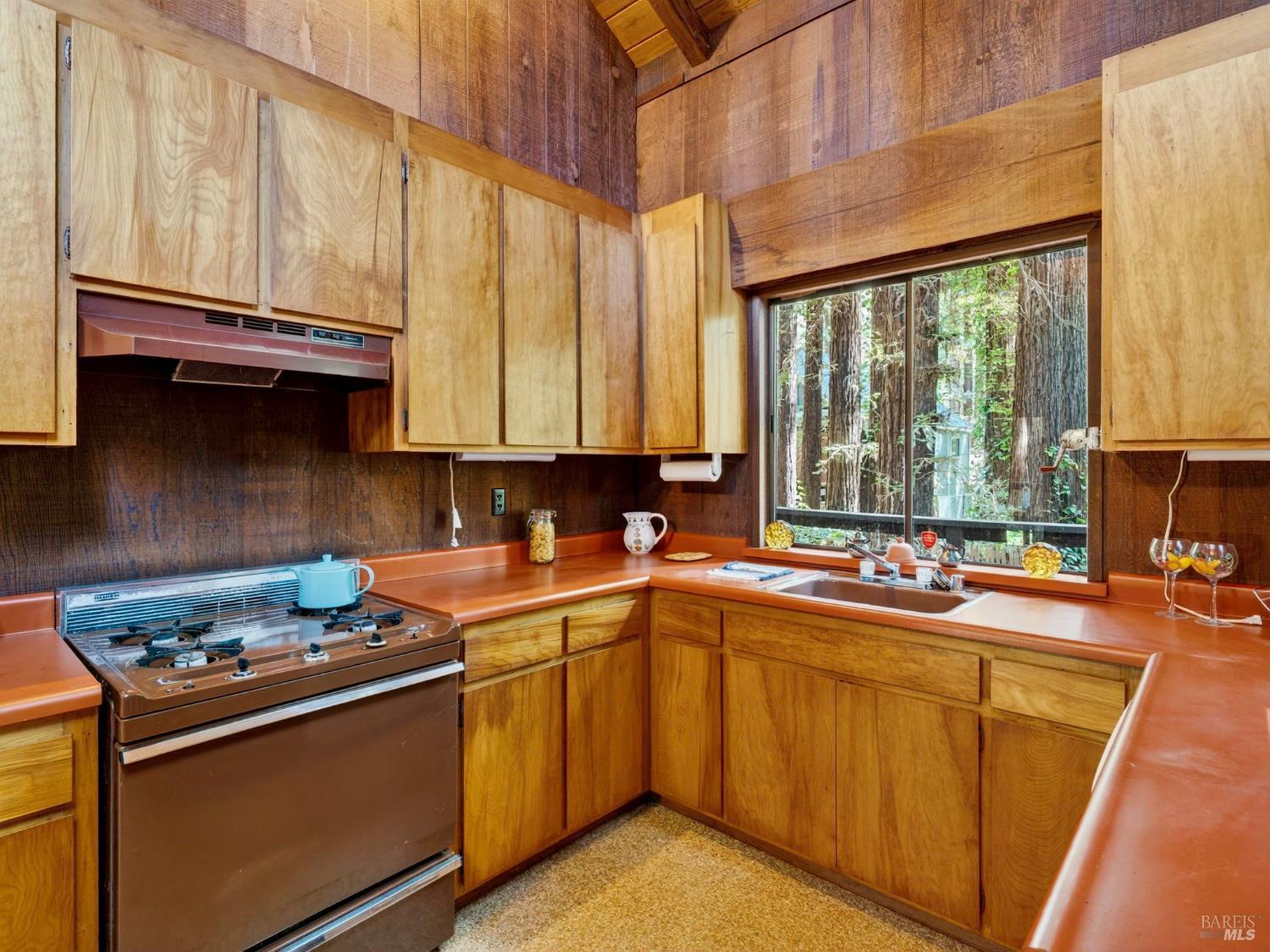 Detail Gallery Image 6 of 20 For 19630 Crescent Ave, Monte Rio,  CA 95462 - 2 Beds | 1 Baths