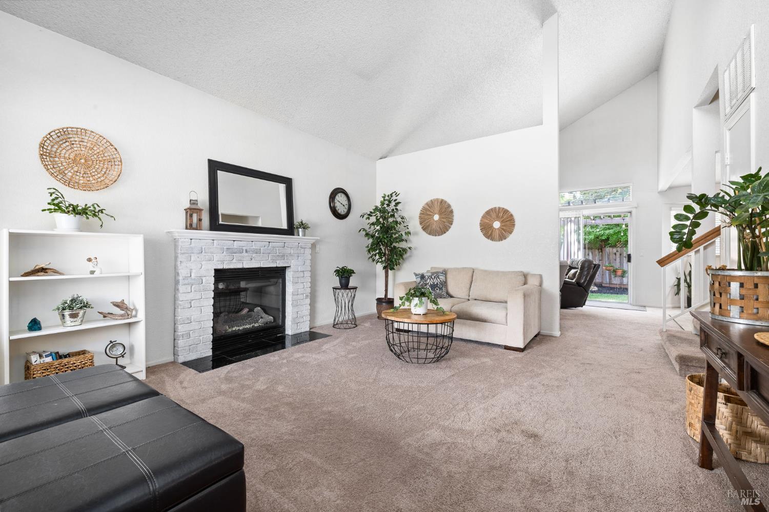 Detail Gallery Image 7 of 48 For 2344 Donahue Ave, Santa Rosa,  CA 95401 - 3 Beds | 2/1 Baths