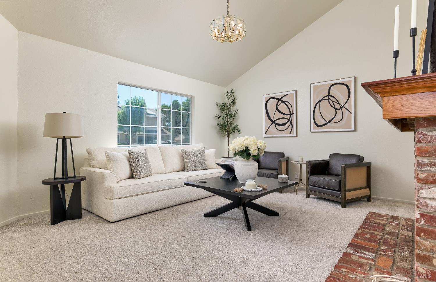 Detail Gallery Image 2 of 29 For 1325 Angela Ct, Dixon,  CA 95620 - 3 Beds | 2/1 Baths