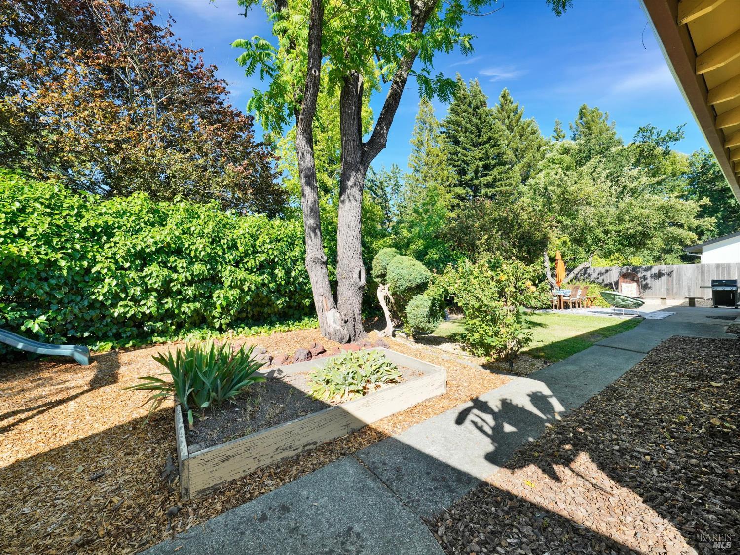 Detail Gallery Image 32 of 35 For 1642 Calavaras Dr, Santa Rosa,  CA 95405 - 3 Beds | 2 Baths