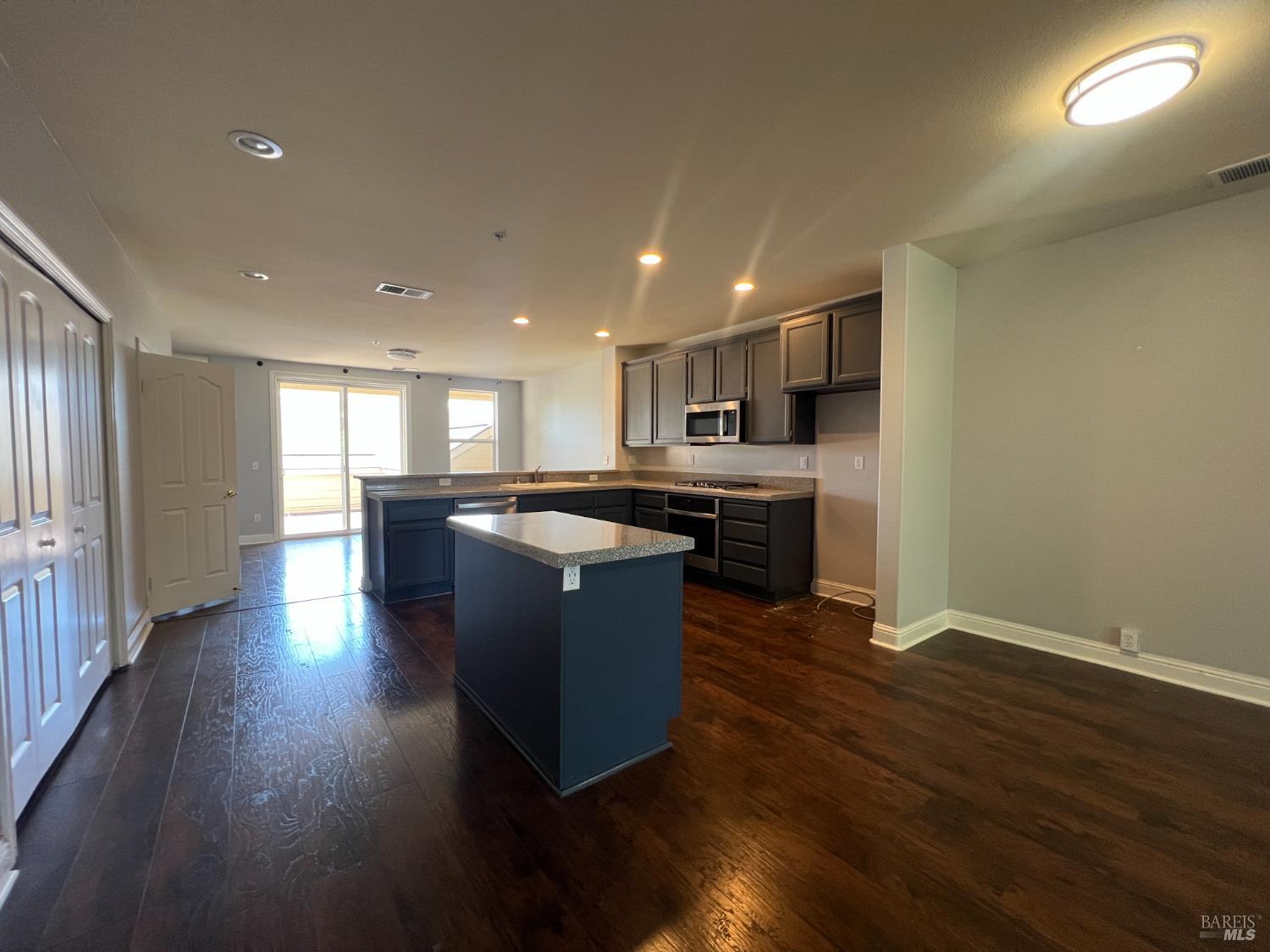 Detail Gallery Image 6 of 22 For 848 Mcclelland Dr #U4,  Windsor,  CA 95492 - 3 Beds | 2/1 Baths