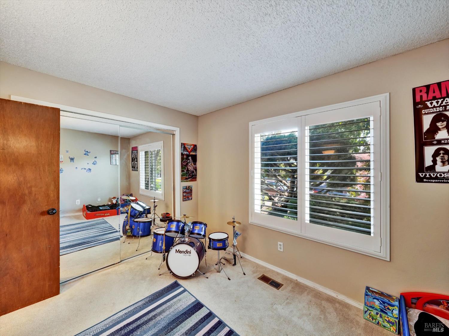 Detail Gallery Image 16 of 35 For 1642 Calavaras Dr, Santa Rosa,  CA 95405 - 3 Beds | 2 Baths