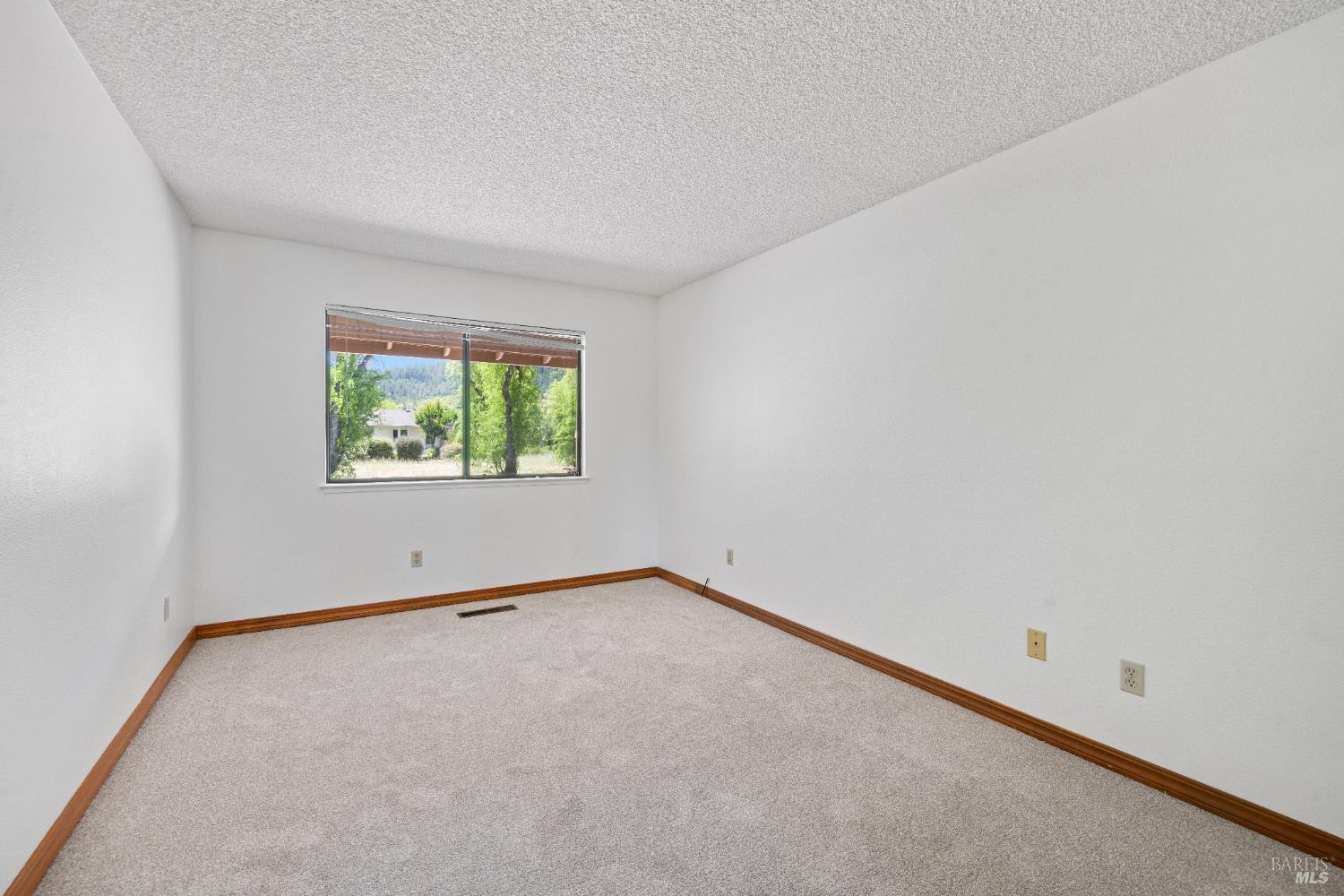 Detail Gallery Image 24 of 48 For 8819 Hood Mountain Way, Santa Rosa,  CA 95409 - 3 Beds | 2 Baths