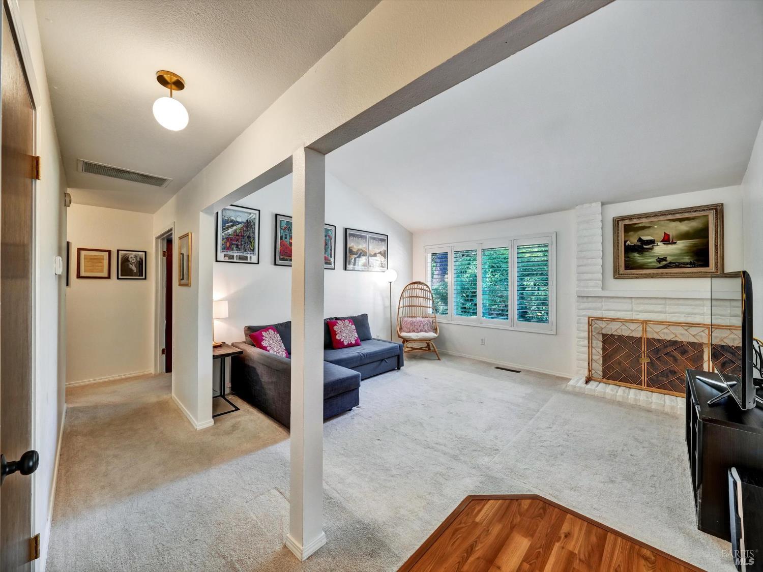 Detail Gallery Image 6 of 35 For 1642 Calavaras Dr, Santa Rosa,  CA 95405 - 3 Beds | 2 Baths