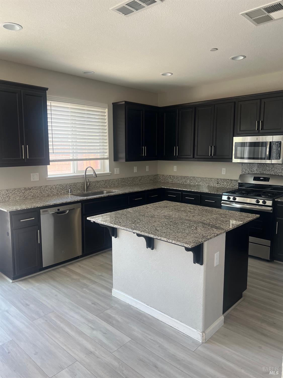 Detail Gallery Image 10 of 41 For 5025 Soprano Cir, Fairfield,  CA 94534 - 4 Beds | 2/1 Baths