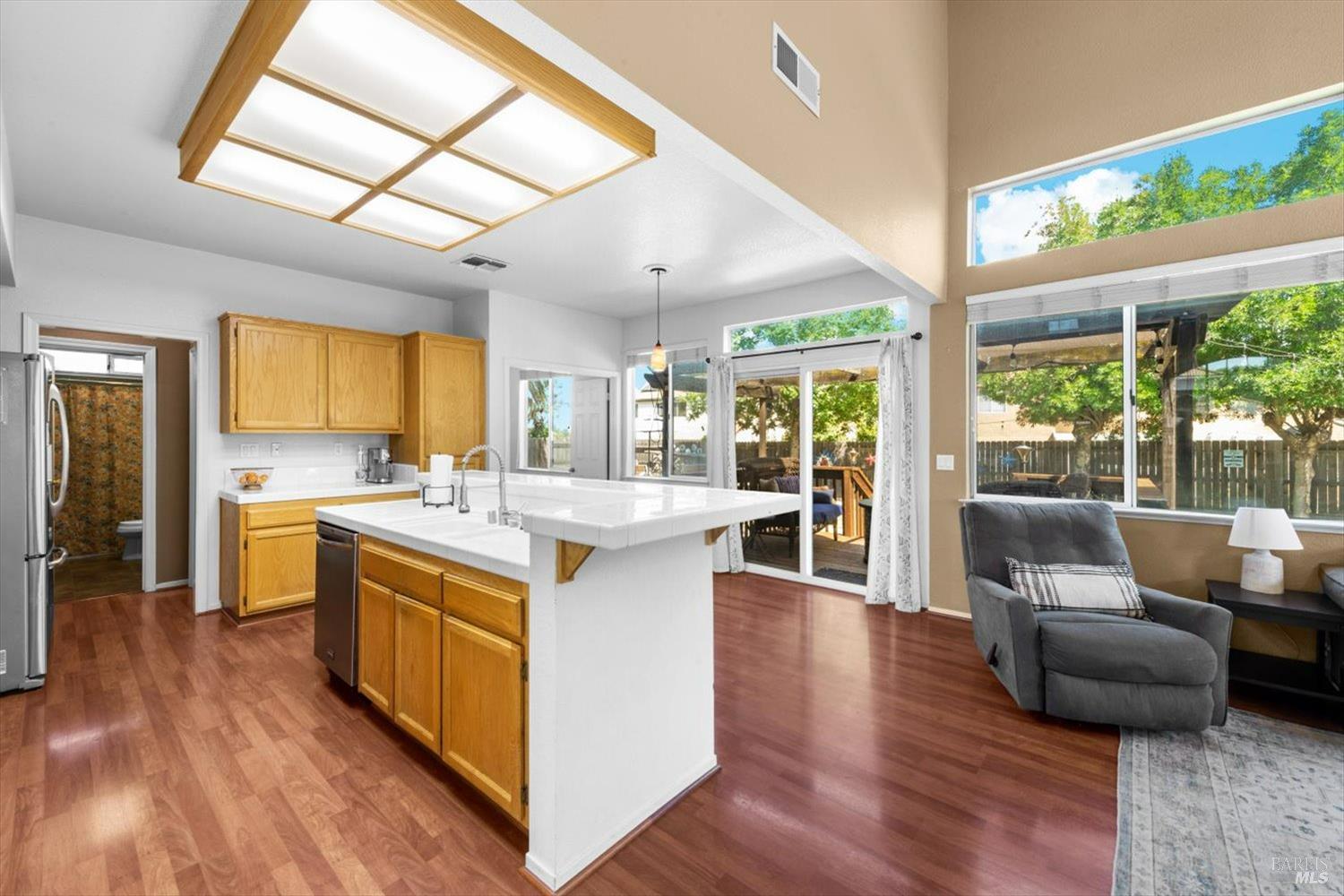 Detail Gallery Image 16 of 63 For 273 Lisburn Way, Vacaville,  CA 95688 - 5 Beds | 3 Baths