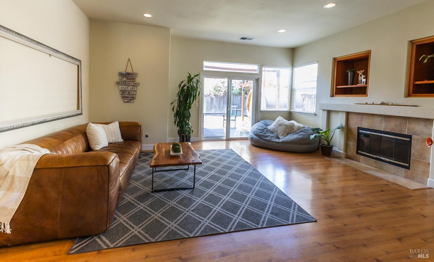 Detail Gallery Image 6 of 38 For 281 Cambria Way, Santa Rosa,  CA 95403 - 3 Beds | 2 Baths