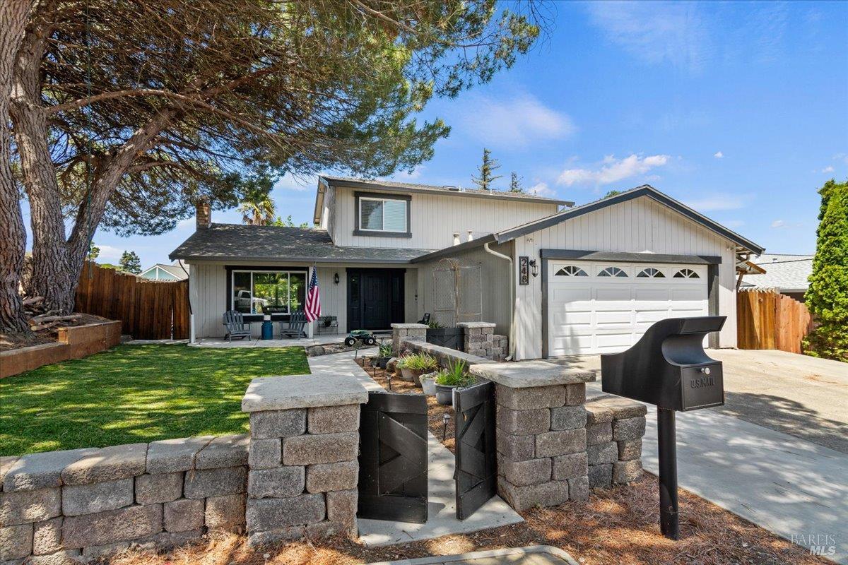 Detail Gallery Image 1 of 30 For 248 Essex Way, Benicia,  CA 94510 - 4 Beds | 2/1 Baths
