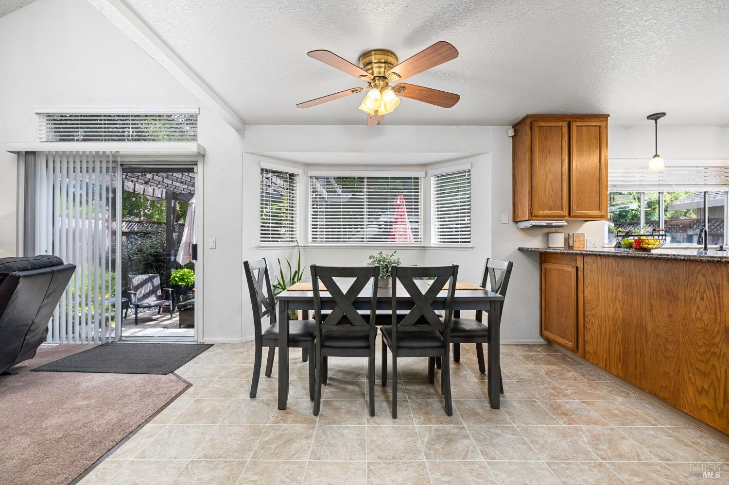 Detail Gallery Image 14 of 48 For 2344 Donahue Ave, Santa Rosa,  CA 95401 - 3 Beds | 2/1 Baths