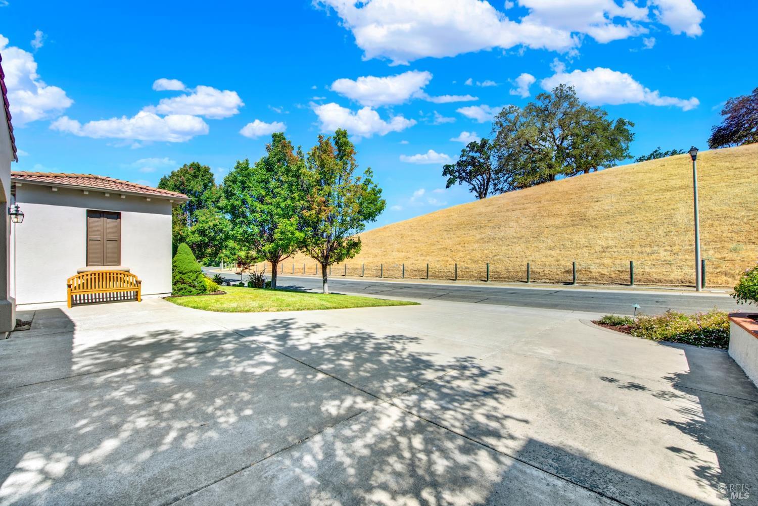Detail Gallery Image 15 of 93 For 3337 Spyglass Ct, Fairfield,  CA 94534 - 4 Beds | 2/1 Baths