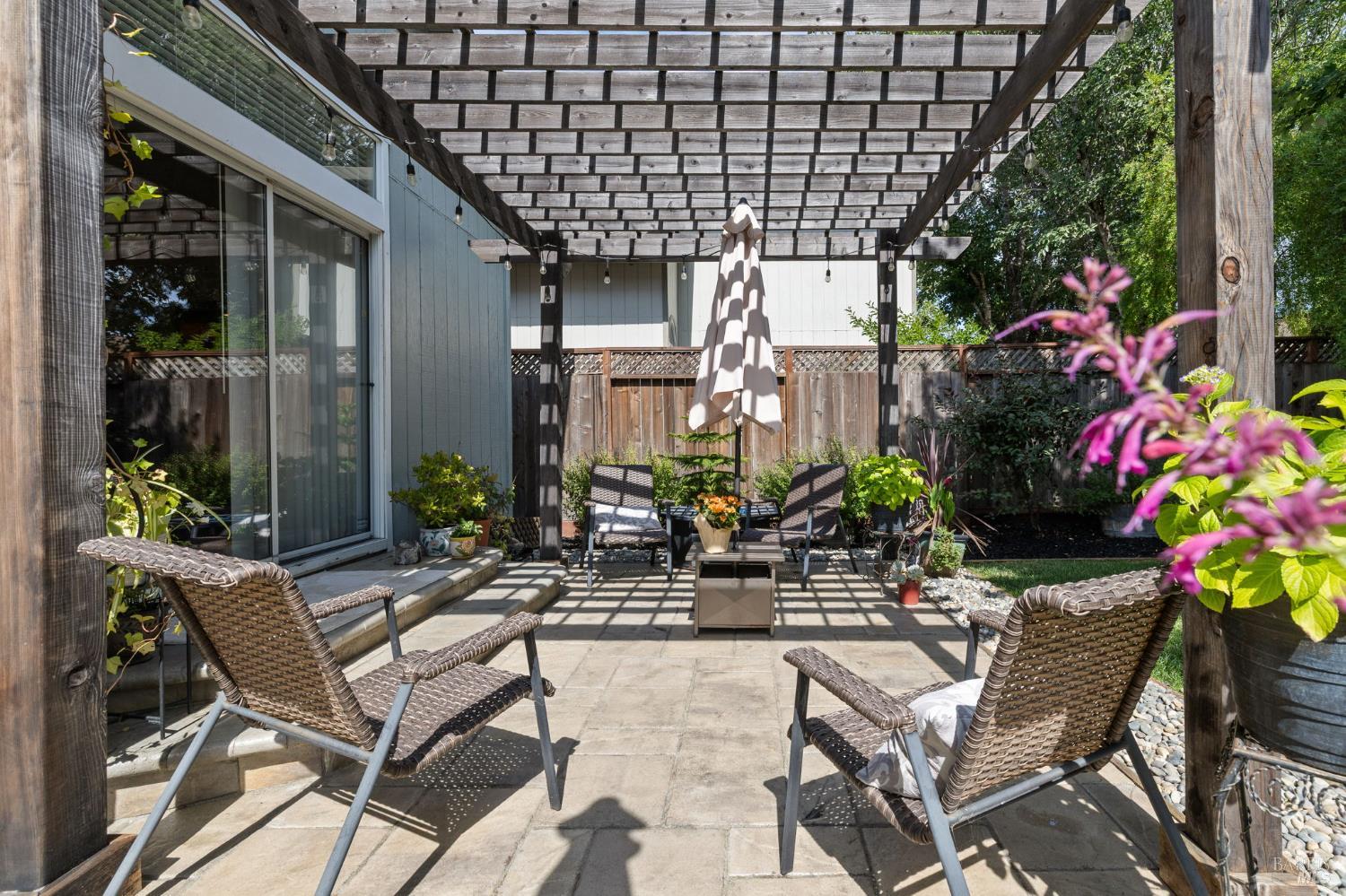 Detail Gallery Image 24 of 48 For 2344 Donahue Ave, Santa Rosa,  CA 95401 - 3 Beds | 2/1 Baths