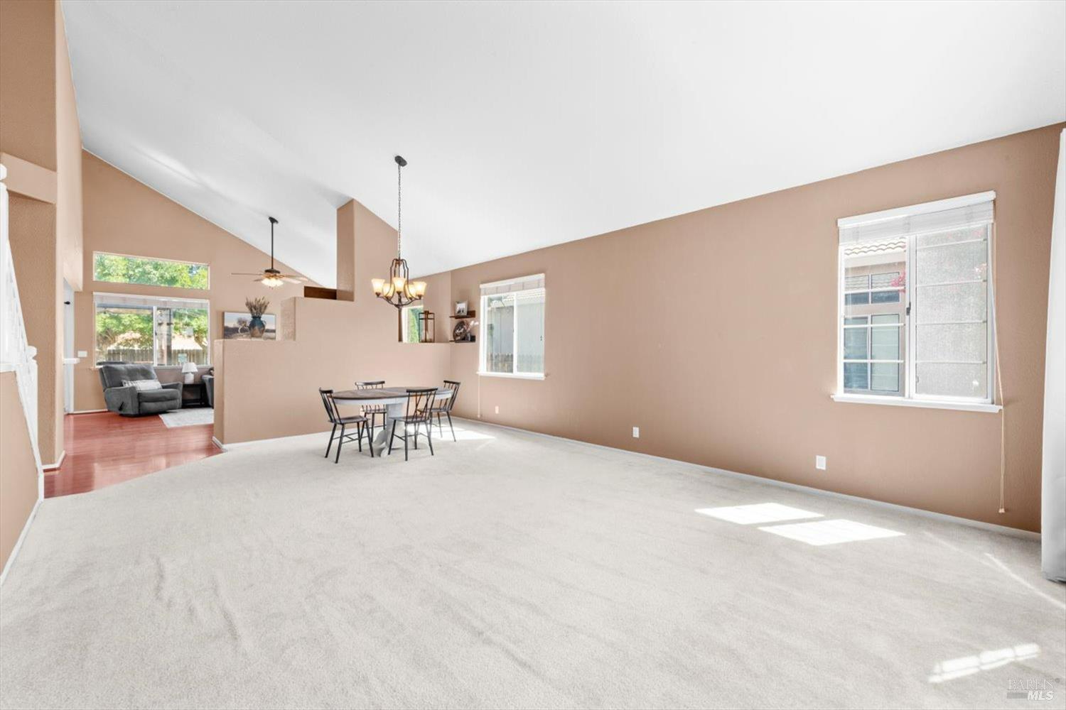 Detail Gallery Image 6 of 63 For 273 Lisburn Way, Vacaville,  CA 95688 - 5 Beds | 3 Baths