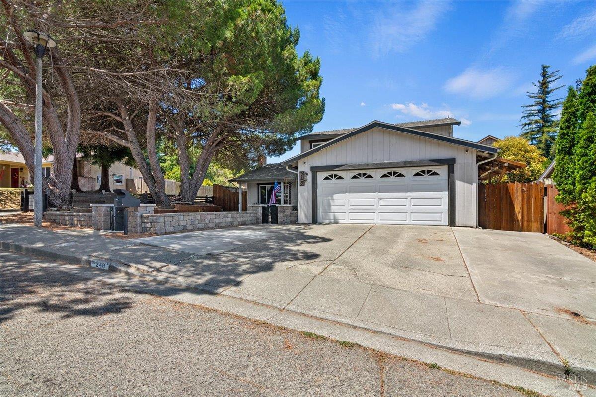 Detail Gallery Image 3 of 30 For 248 Essex Way, Benicia,  CA 94510 - 4 Beds | 2/1 Baths