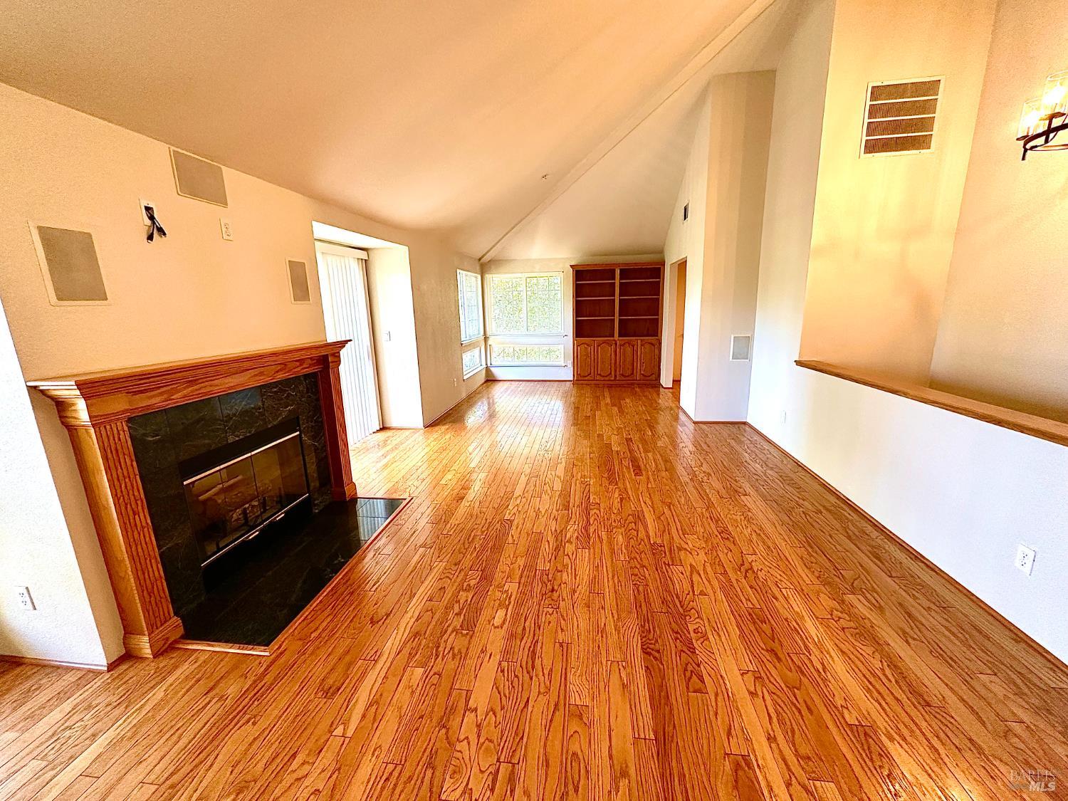 Detail Gallery Image 5 of 23 For 16 Knoll Dr, Fairfield,  CA 94534 - 2 Beds | 2/1 Baths