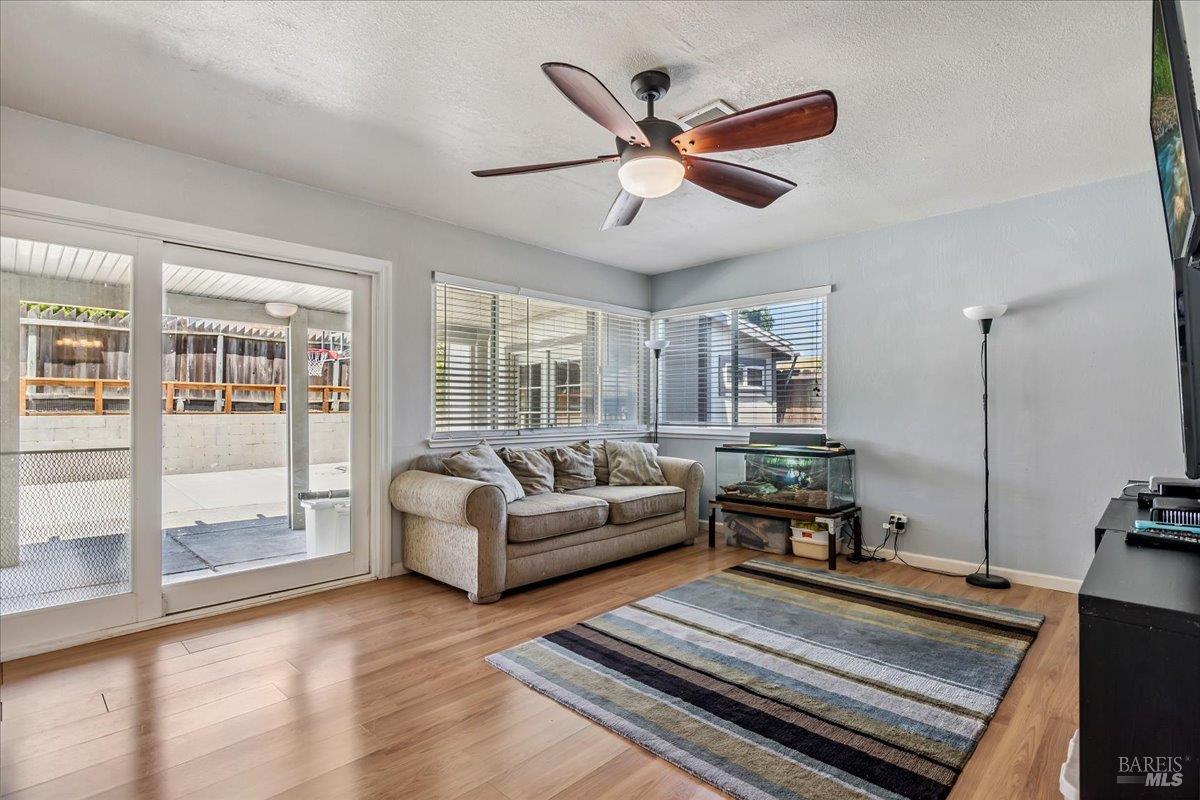 Detail Gallery Image 14 of 30 For 248 Essex Way, Benicia,  CA 94510 - 4 Beds | 2/1 Baths