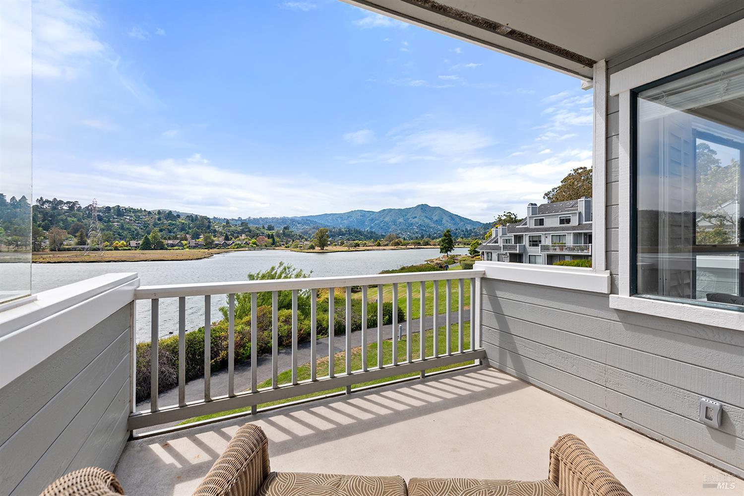 Detail Gallery Image 9 of 49 For 6029 Shelter Bay Ave, Mill Valley,  CA 94941 - 2 Beds | 2/1 Baths