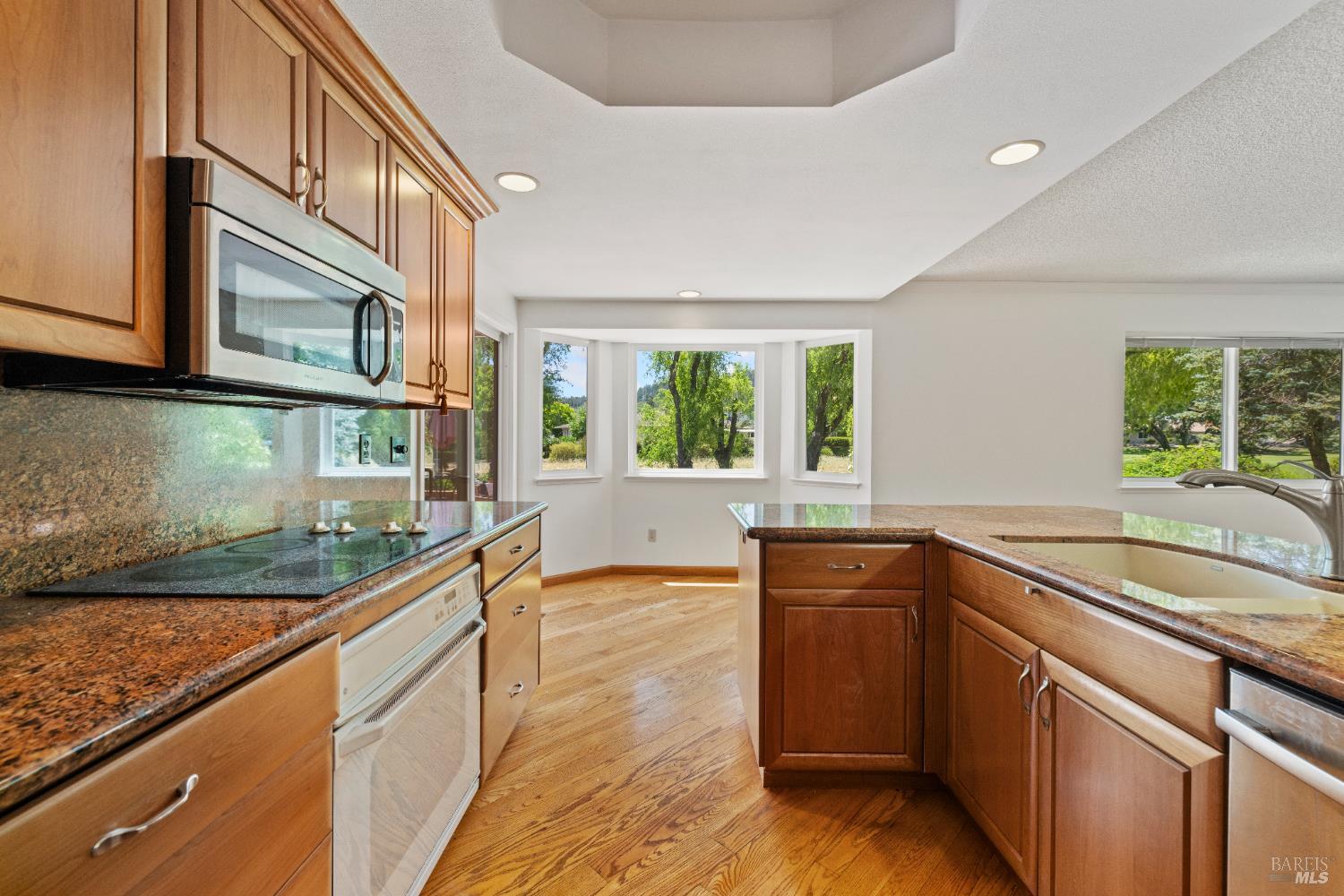 Detail Gallery Image 13 of 48 For 8819 Hood Mountain Way, Santa Rosa,  CA 95409 - 3 Beds | 2 Baths