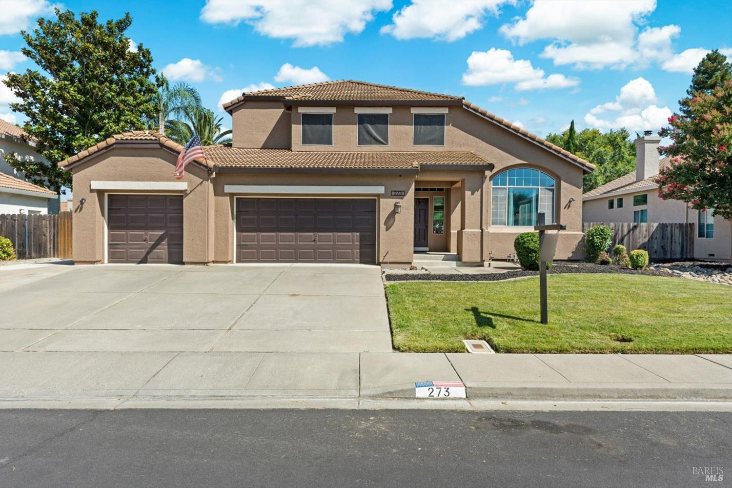 Detail Gallery Image 3 of 63 For 273 Lisburn Way, Vacaville,  CA 95688 - 5 Beds | 3 Baths
