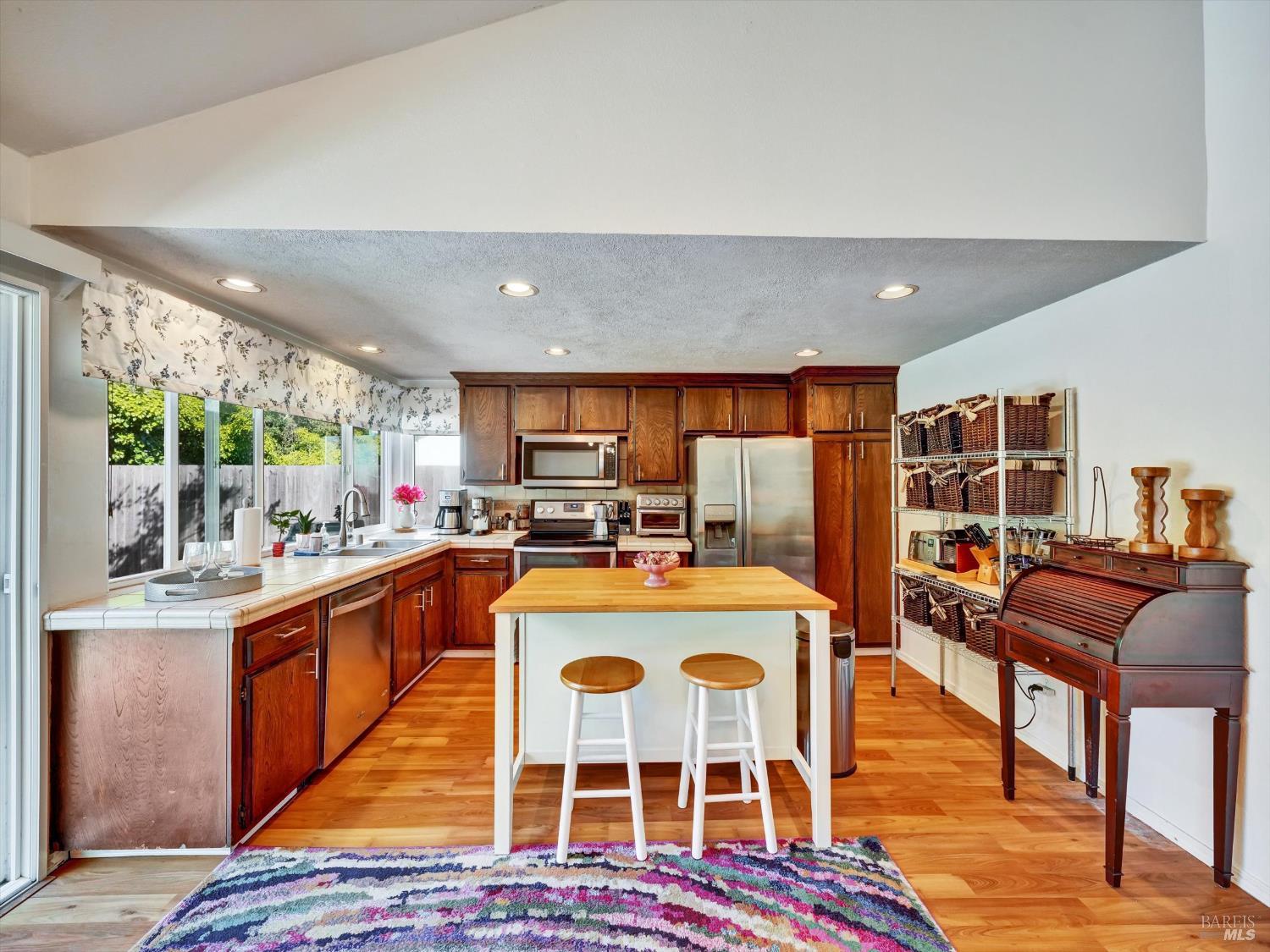Detail Gallery Image 21 of 35 For 1642 Calavaras Dr, Santa Rosa,  CA 95405 - 3 Beds | 2 Baths