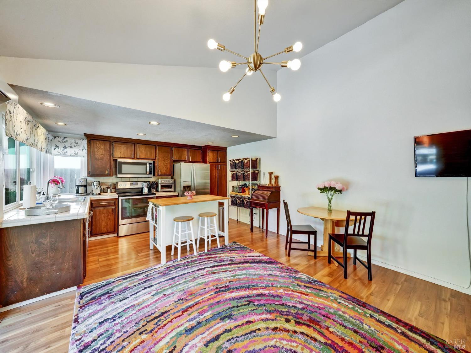 Detail Gallery Image 19 of 35 For 1642 Calavaras Dr, Santa Rosa,  CA 95405 - 3 Beds | 2 Baths