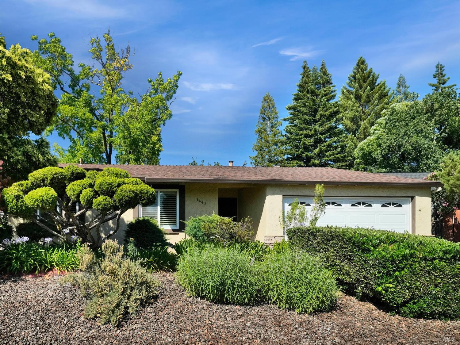 Detail Gallery Image 1 of 35 For 1642 Calavaras Dr, Santa Rosa,  CA 95405 - 3 Beds | 2 Baths