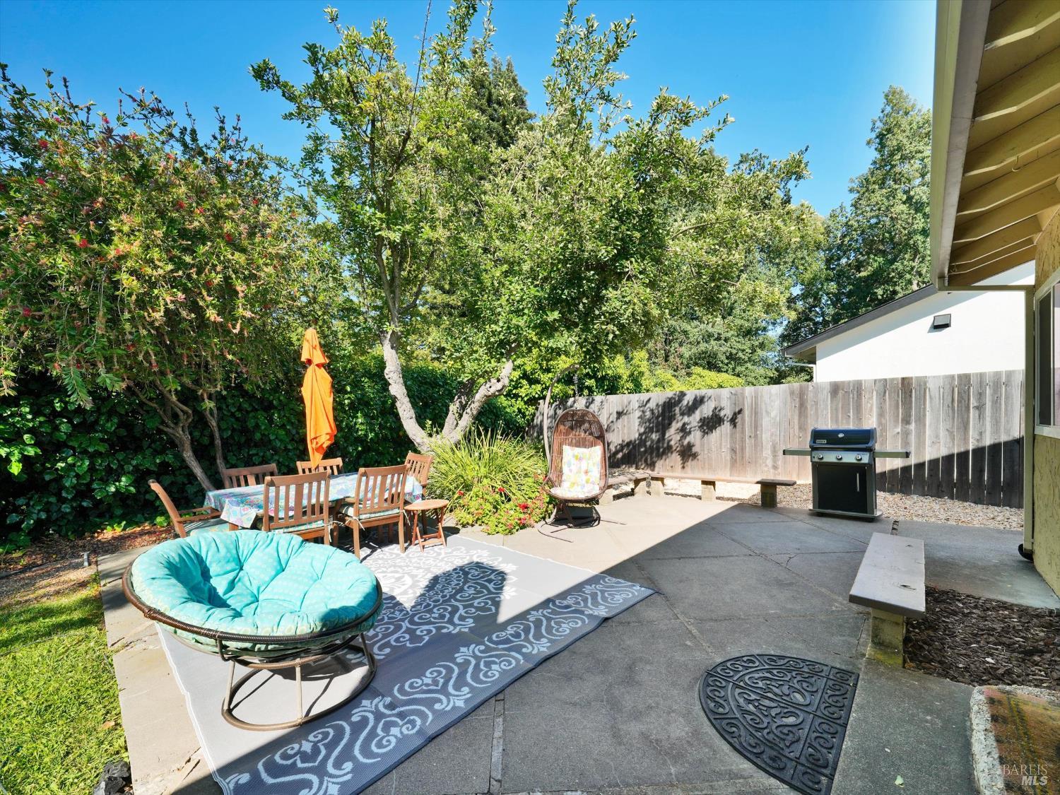 Detail Gallery Image 25 of 35 For 1642 Calavaras Dr, Santa Rosa,  CA 95405 - 3 Beds | 2 Baths