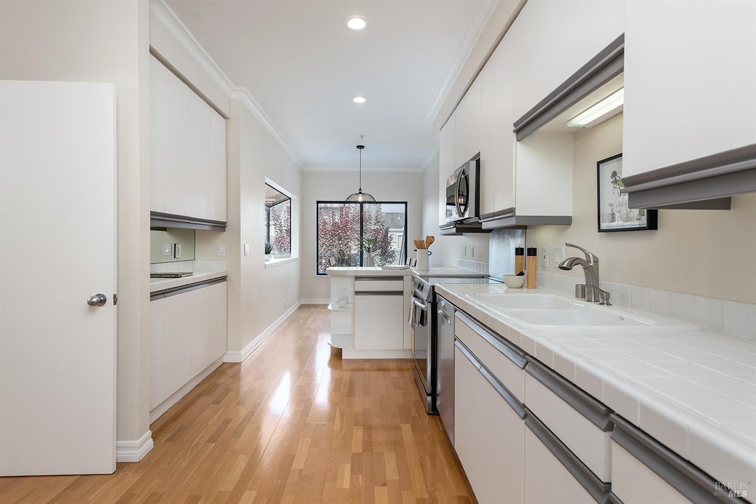 Detail Gallery Image 15 of 49 For 6029 Shelter Bay Ave, Mill Valley,  CA 94941 - 2 Beds | 2/1 Baths