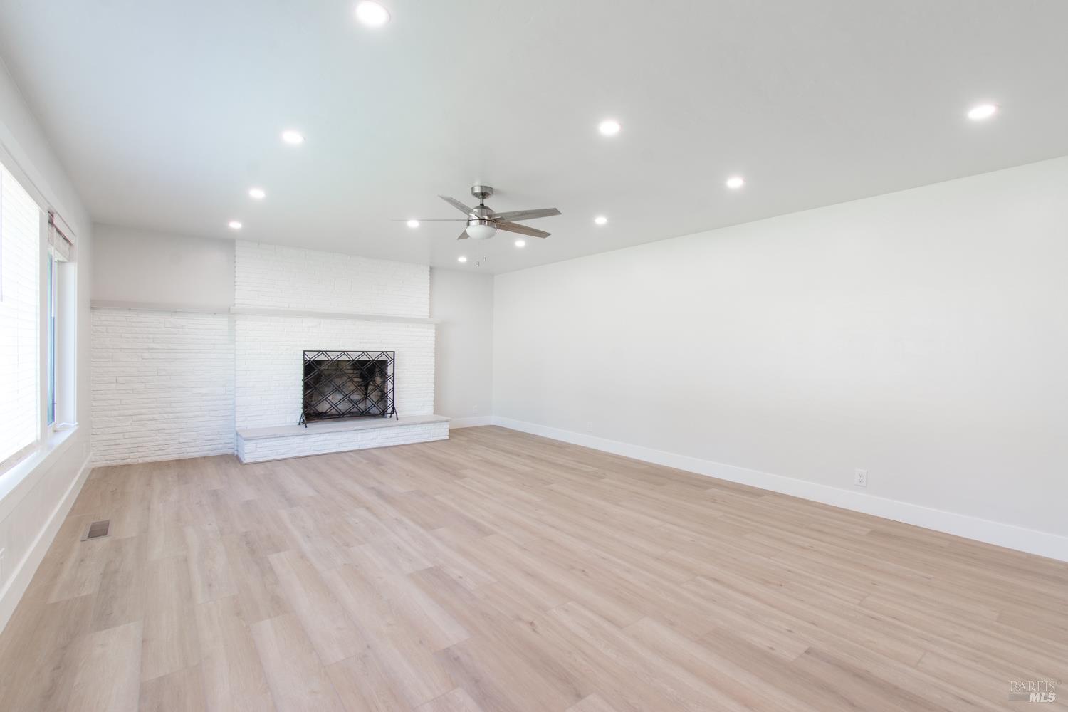 Detail Gallery Image 14 of 64 For 406 El Camino Real Unkn, Vallejo,  CA 94590 - 3 Beds | 2 Baths