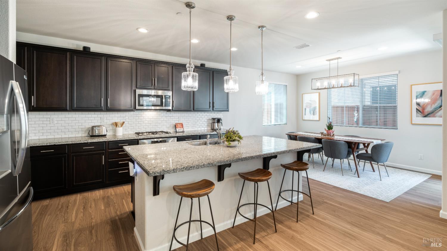 Detail Gallery Image 10 of 30 For 2129 Kingwood Rd, Rohnert Park,  CA 94928 - 3 Beds | 2/1 Baths