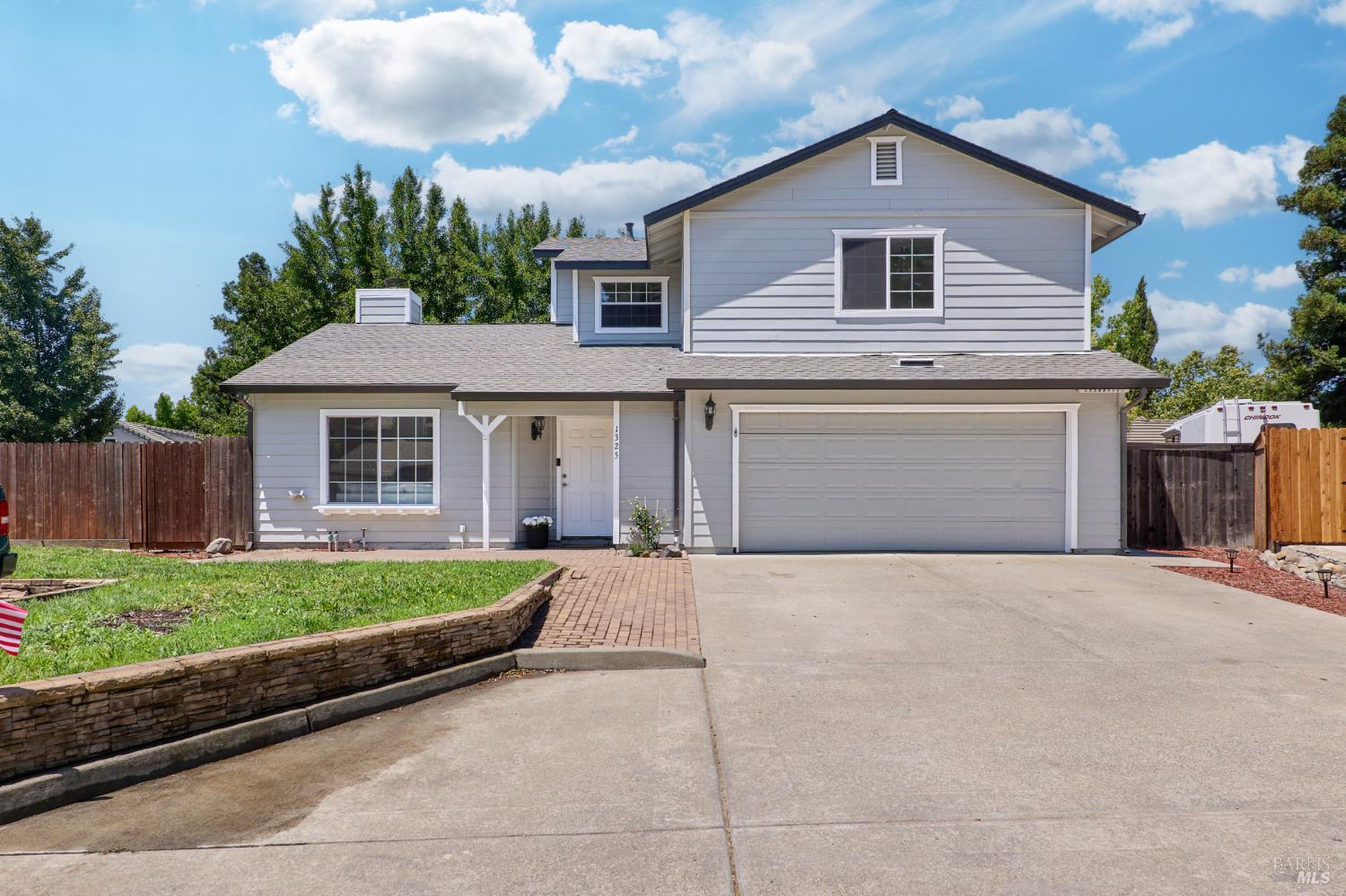 Detail Gallery Image 1 of 29 For 1325 Angela Ct, Dixon,  CA 95620 - 3 Beds | 2/1 Baths