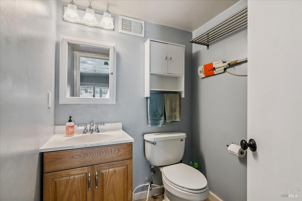 Detail Gallery Image 17 of 30 For 248 Essex Way, Benicia,  CA 94510 - 4 Beds | 2/1 Baths