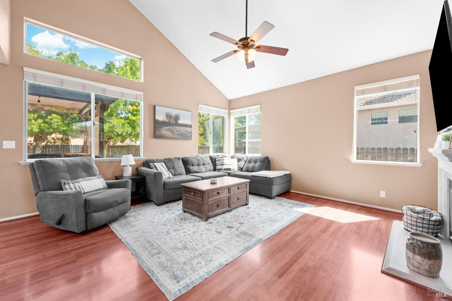 Detail Gallery Image 10 of 63 For 273 Lisburn Way, Vacaville,  CA 95688 - 5 Beds | 3 Baths