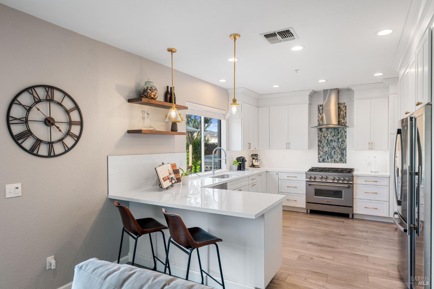 Detail Gallery Image 14 of 95 For 90 S Newport Dr, Napa,  CA 94559 - 4 Beds | 2/1 Baths
