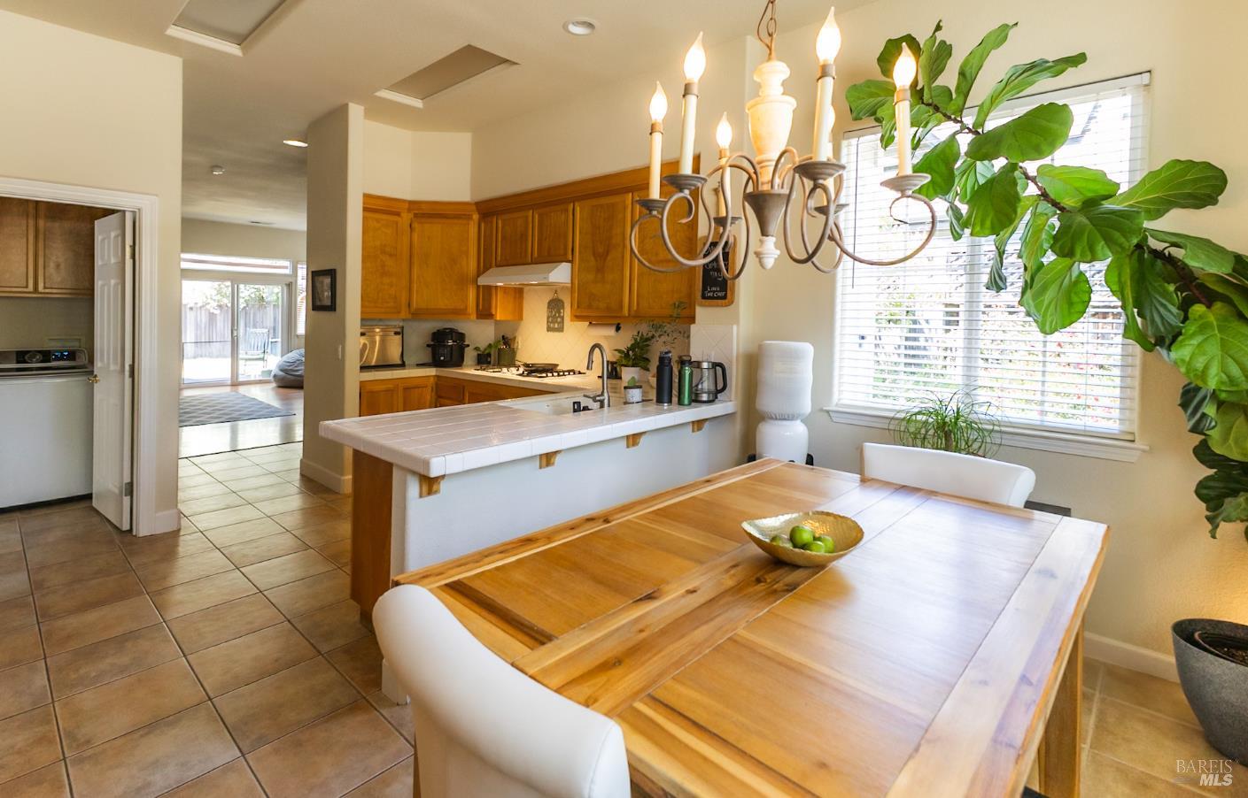 Detail Gallery Image 10 of 38 For 281 Cambria Way, Santa Rosa,  CA 95403 - 3 Beds | 2 Baths
