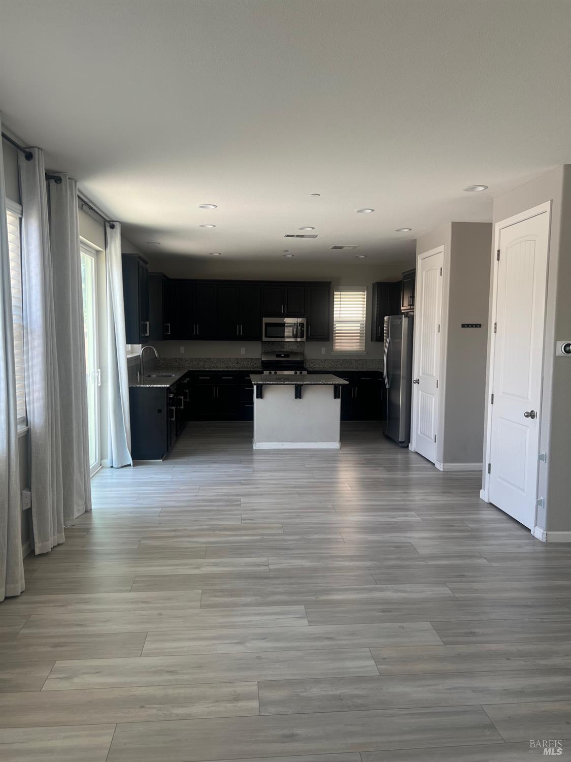 Detail Gallery Image 8 of 41 For 5025 Soprano Cir, Fairfield,  CA 94534 - 4 Beds | 2/1 Baths