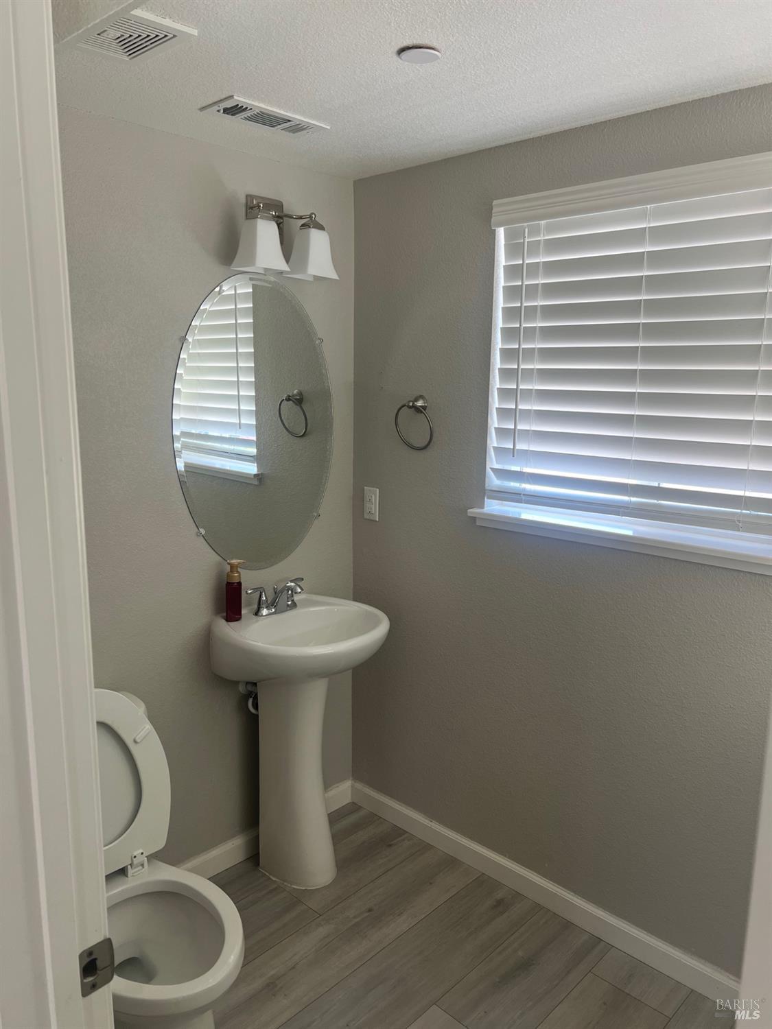 Detail Gallery Image 6 of 41 For 5025 Soprano Cir, Fairfield,  CA 94534 - 4 Beds | 2/1 Baths