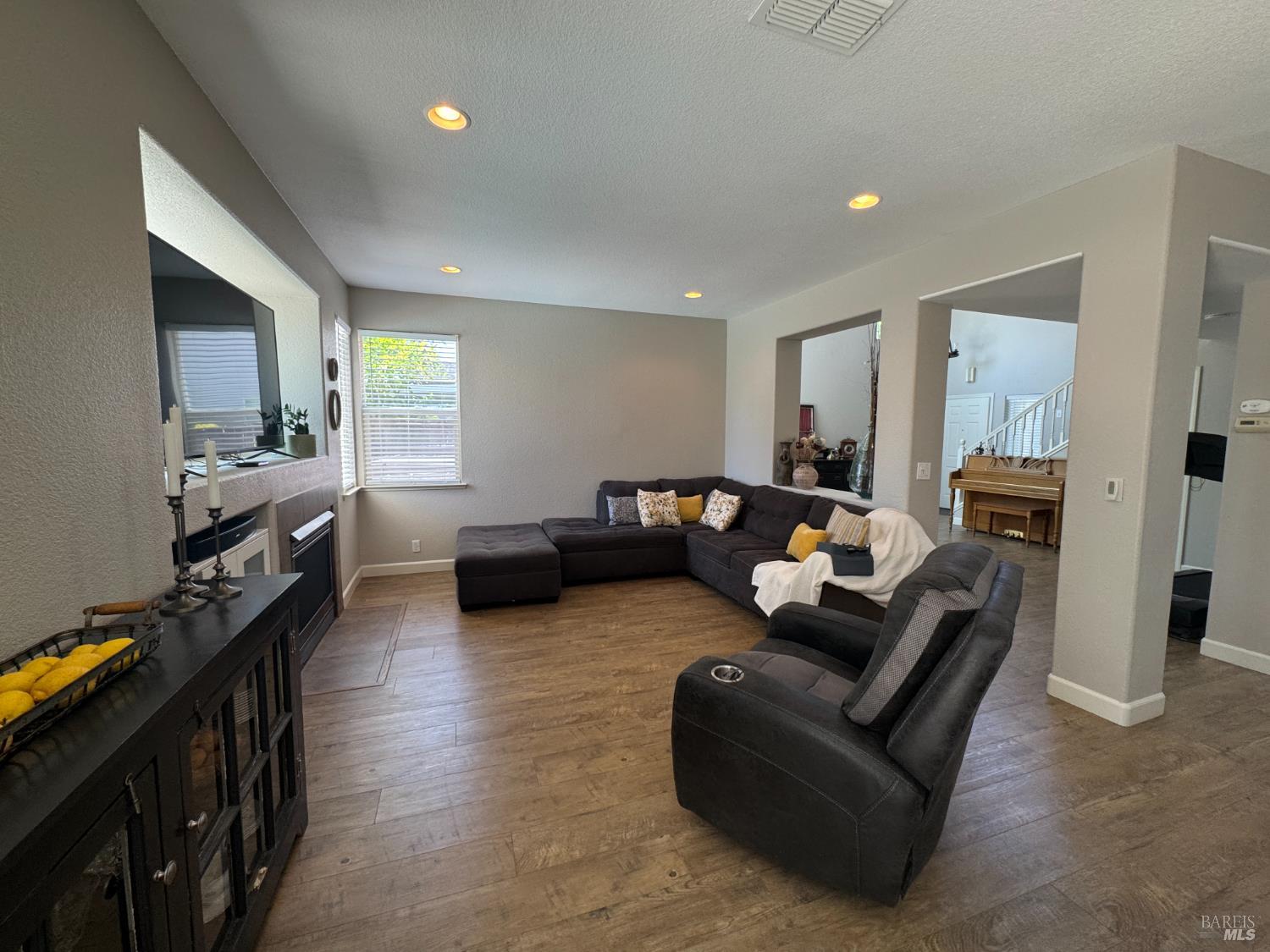 Detail Gallery Image 14 of 39 For 536 Blarney Cir, Vacaville,  CA 95688 - 4 Beds | 2/1 Baths