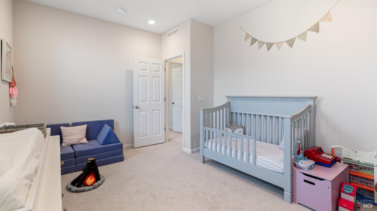 Detail Gallery Image 23 of 30 For 2129 Kingwood Rd, Rohnert Park,  CA 94928 - 3 Beds | 2/1 Baths