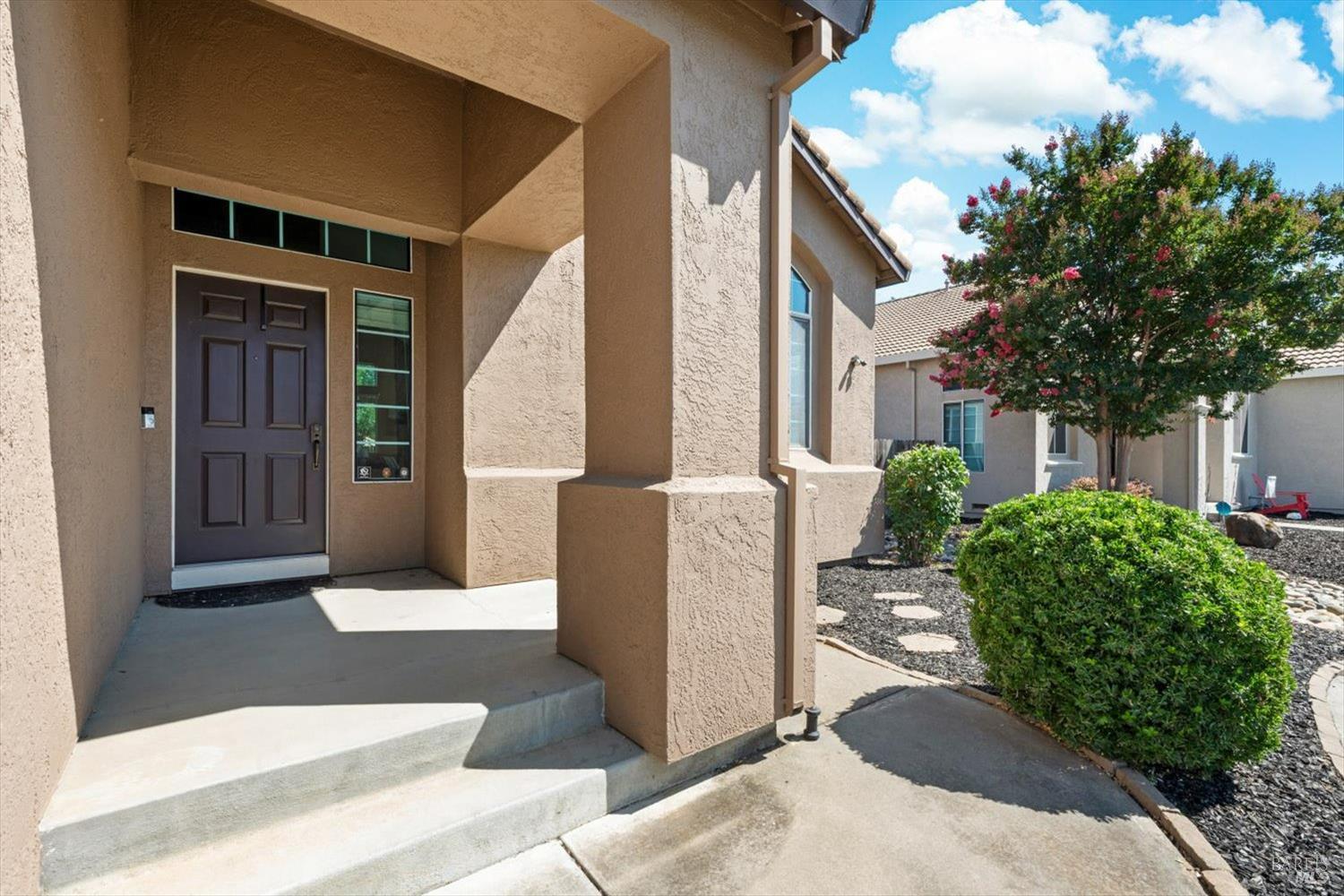 Detail Gallery Image 5 of 63 For 273 Lisburn Way, Vacaville,  CA 95688 - 5 Beds | 3 Baths