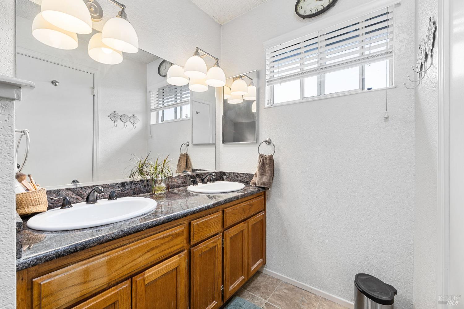 Detail Gallery Image 37 of 48 For 2344 Donahue Ave, Santa Rosa,  CA 95401 - 3 Beds | 2/1 Baths