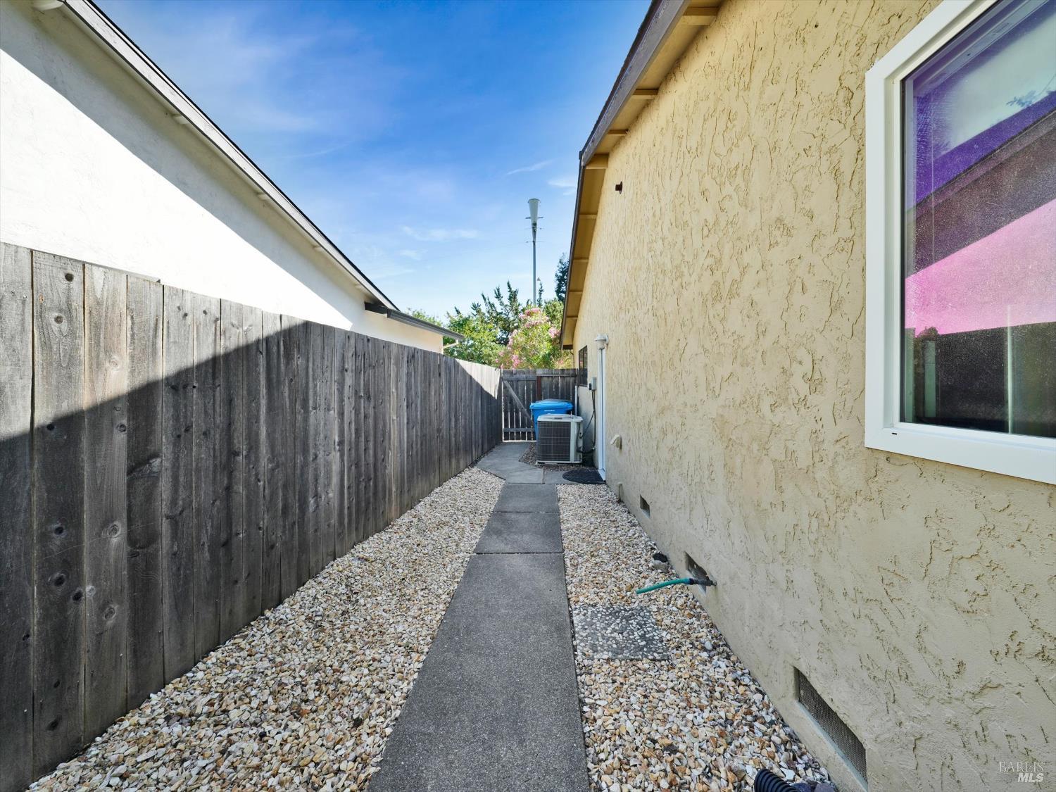 Detail Gallery Image 26 of 35 For 1642 Calavaras Dr, Santa Rosa,  CA 95405 - 3 Beds | 2 Baths