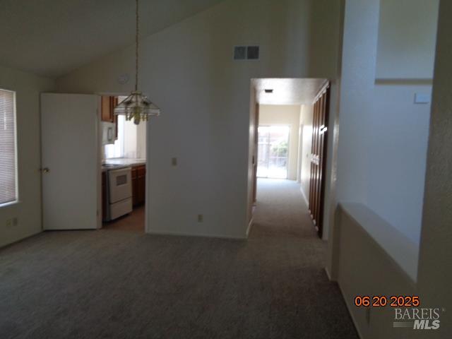 Detail Gallery Image 6 of 7 For 272 Newport Cir, Vacaville,  CA 95687 - 4 Beds | 2 Baths