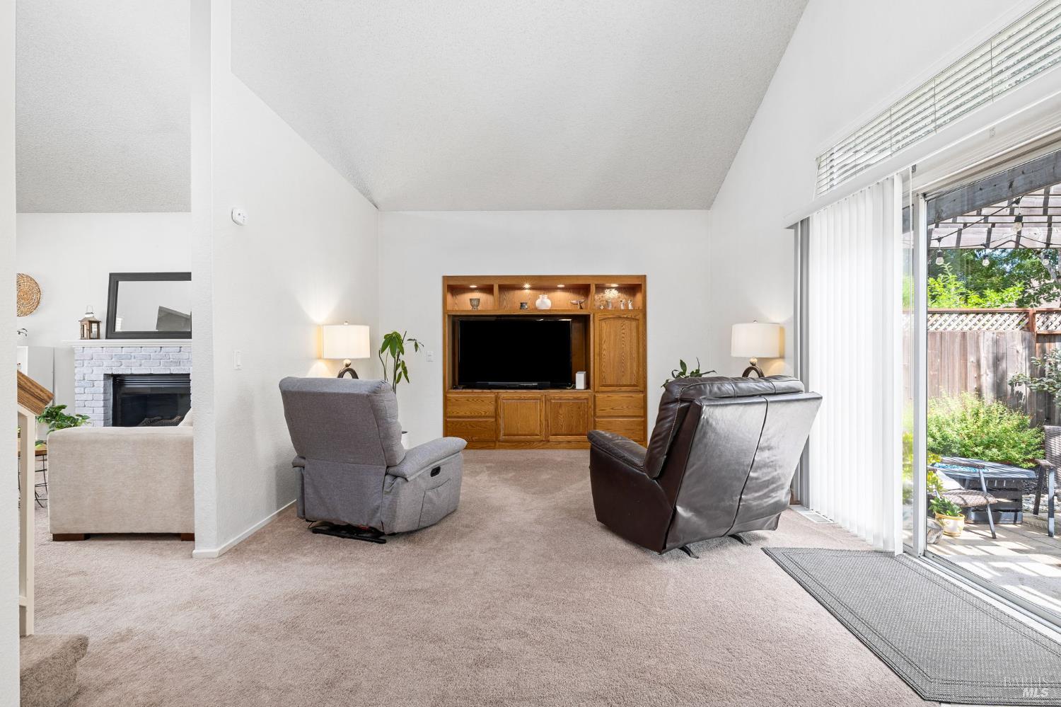 Detail Gallery Image 12 of 48 For 2344 Donahue Ave, Santa Rosa,  CA 95401 - 3 Beds | 2/1 Baths