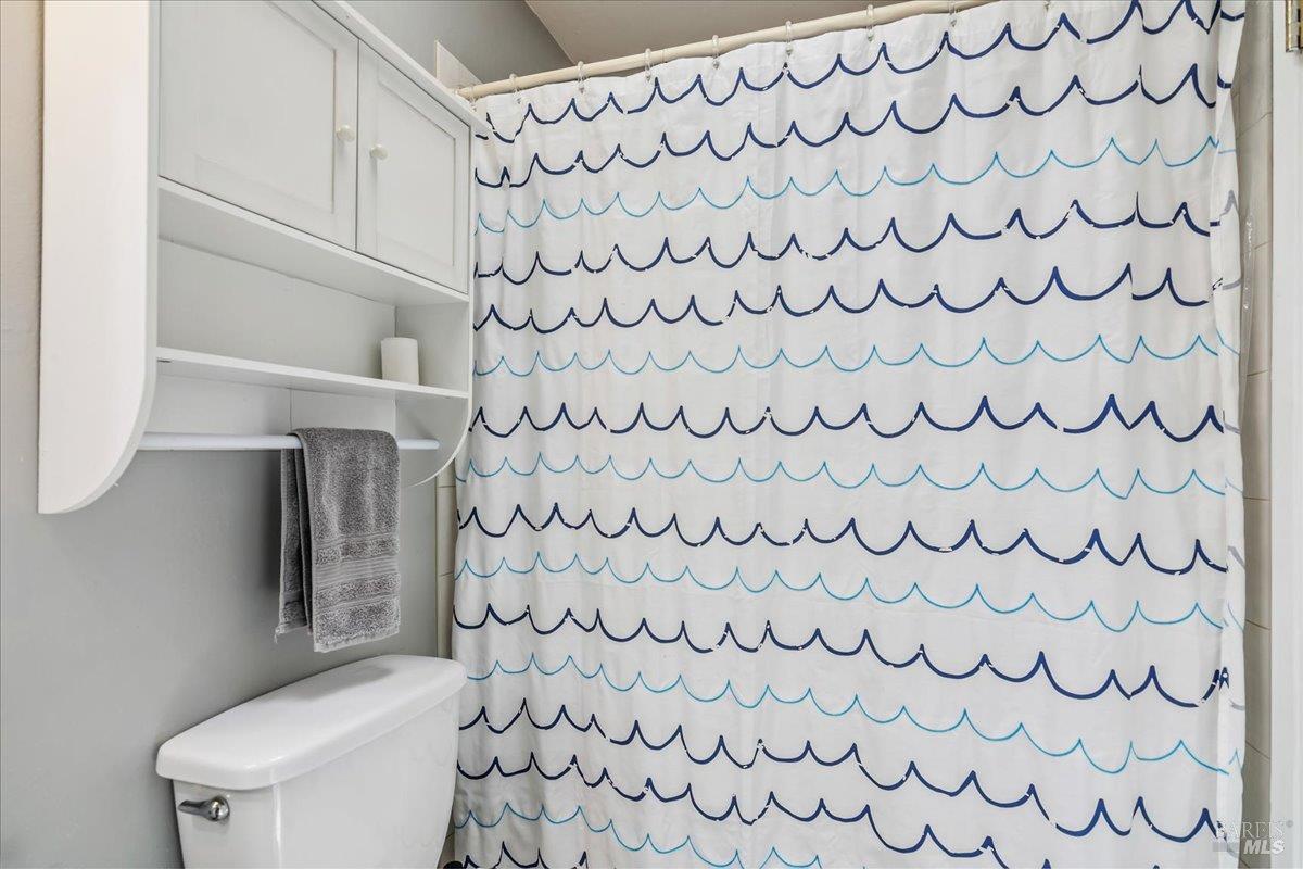 Detail Gallery Image 26 of 30 For 248 Essex Way, Benicia,  CA 94510 - 4 Beds | 2/1 Baths