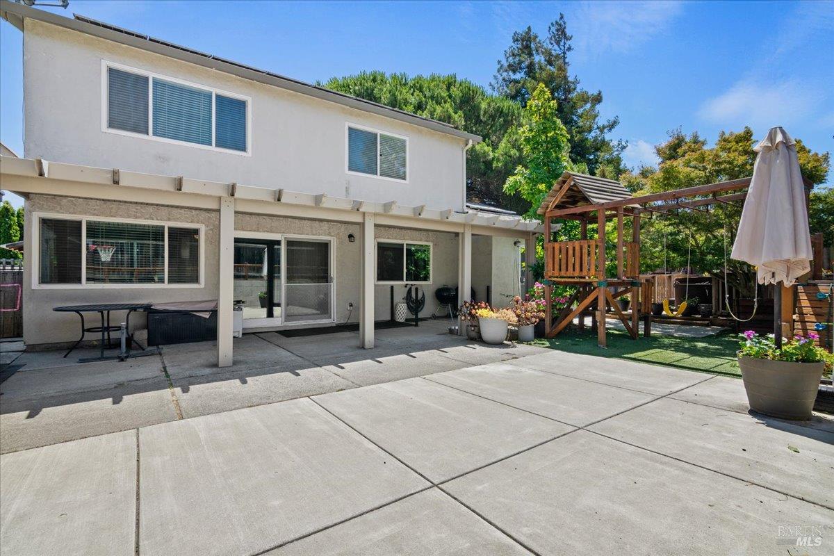 Detail Gallery Image 27 of 30 For 248 Essex Way, Benicia,  CA 94510 - 4 Beds | 2/1 Baths